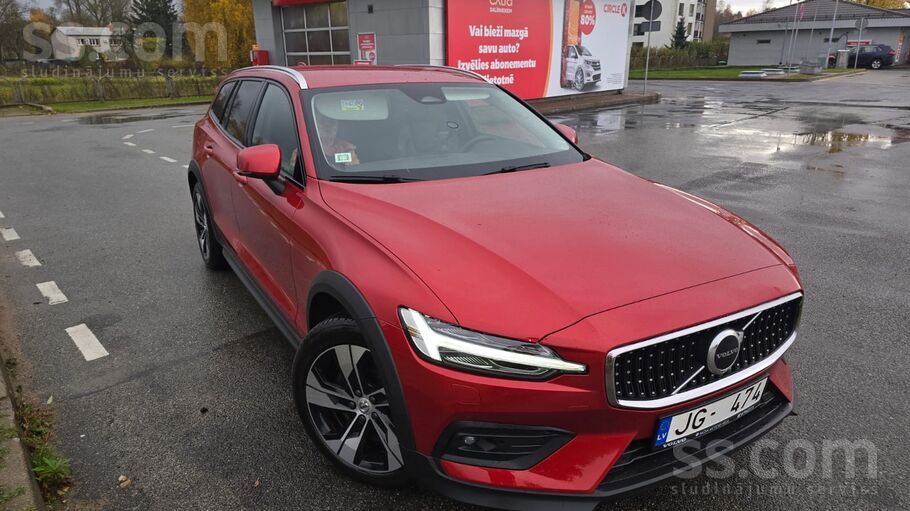 Volvo V60 Cross Country, Awd, 2.0l benzīns, 184Kw/250Zs, Mild Hybrid, 8-pak.
