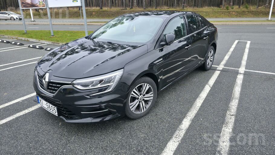 Privātpersona pārdod uzticamu auto, pirkts pie oficiāla dīlera 2021.gada okr