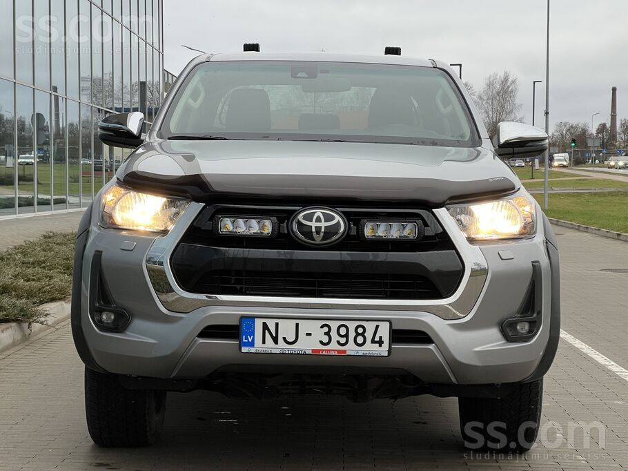 Toyota Hilux 
2023 gads , jauns pirkts Latvijā
Ar oriģinālo pierādāmo nobrau