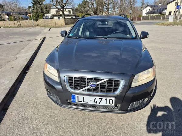Volvo Sakarā ar iegādātu jaunu auto tiek tirgots 2009.ga