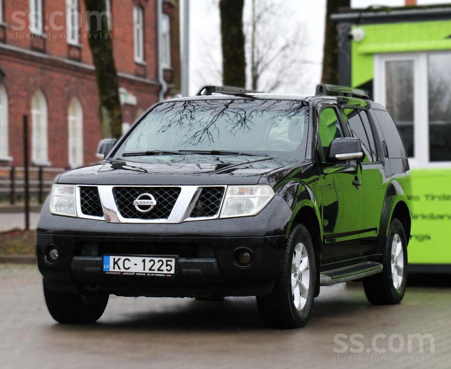 Nissan 2.5d/126kw, 4x4, automāts, 7 vietas, atpakaļskata 