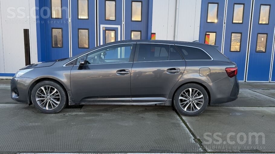 Toyota Uzņēmums pārdod uzticamu, ekonomisku un praktisku