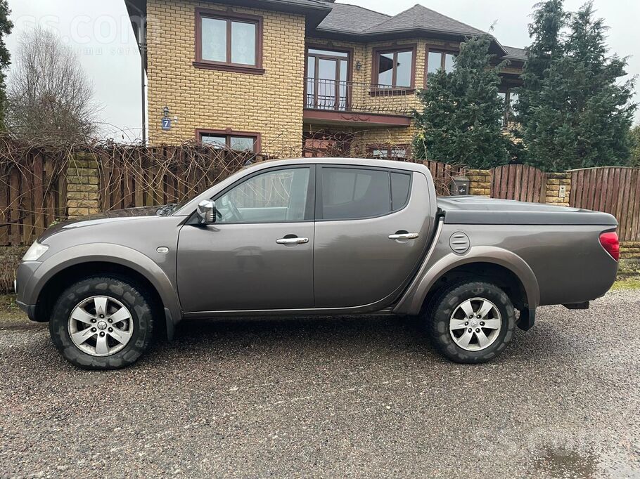 Automašīna ir labā tehniskā stāvoklī.
Jauna tehniskā apskate, visa ekologi