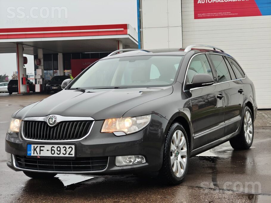 Luxury komplektacija. , vispilnaka komplektacija. , 4X4 pilnapiedzina. Loti