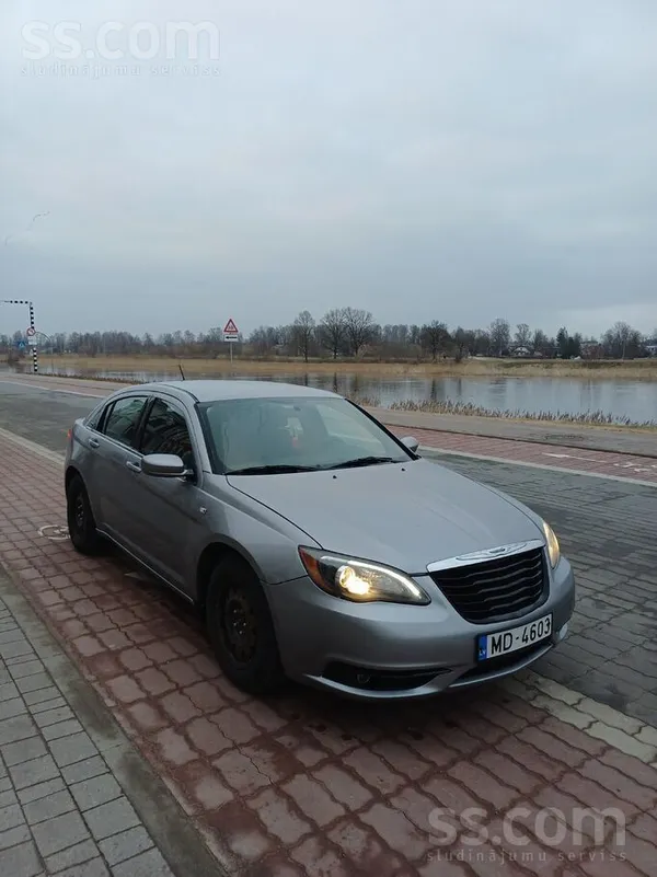 Chrysler 200