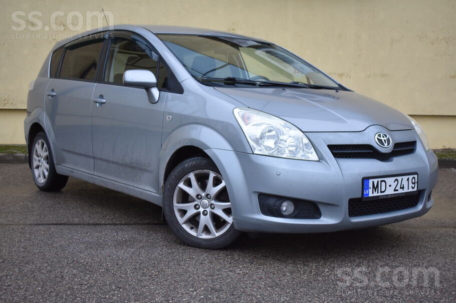 Toyota Toyota Corolla (2008.g) Gaiši pelēka.