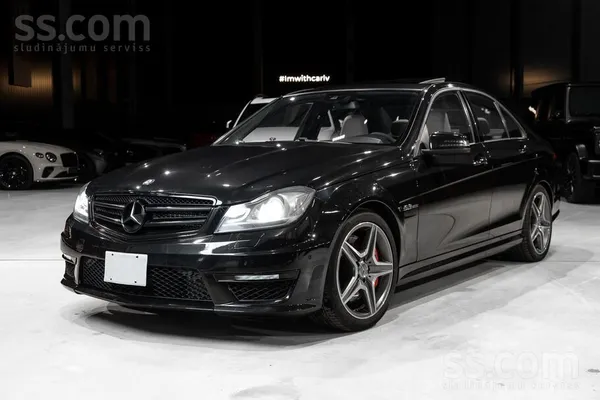 Mercedes Pārdod Mercedes Benz C63 Amg sedan facelift (w204)