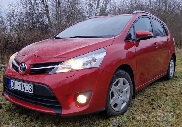 Toyota Pārdodu, Verso ar ekonomisku 2, 0 litru dīzeli. 