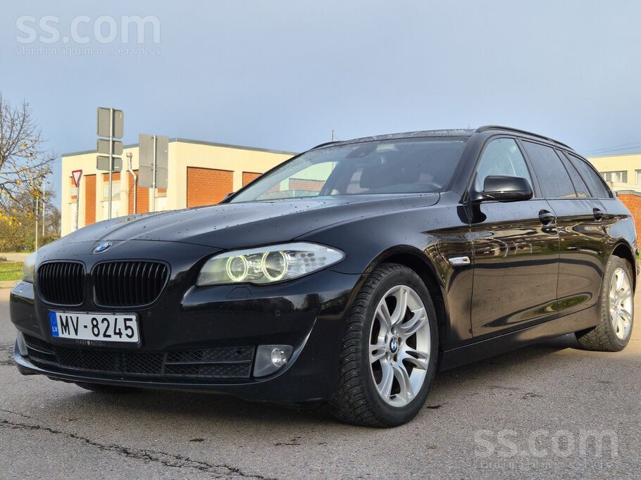 BMW Tiek pārdots kopts 5.sērijas BMW 530 F11.