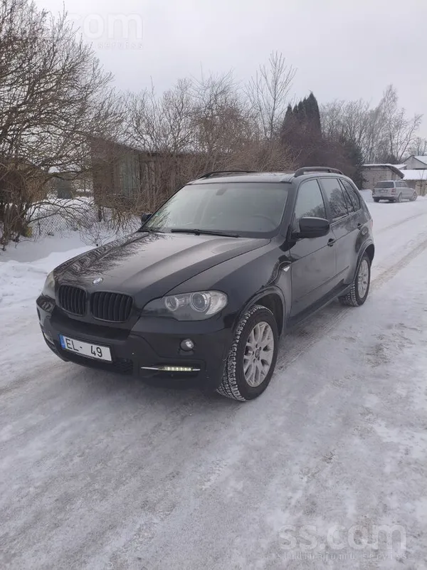 BMW X5 bez pneimo piekares. Ar parasto stūres iekārtu.