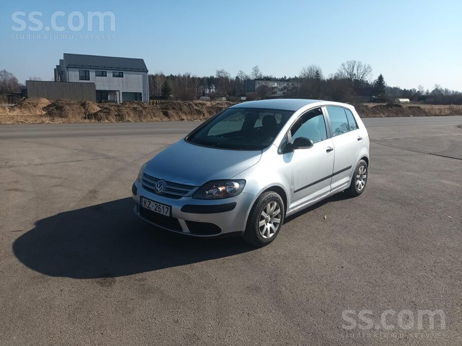 Pārdod vw golf5 , ekonomisku pārvietošanās transportu.