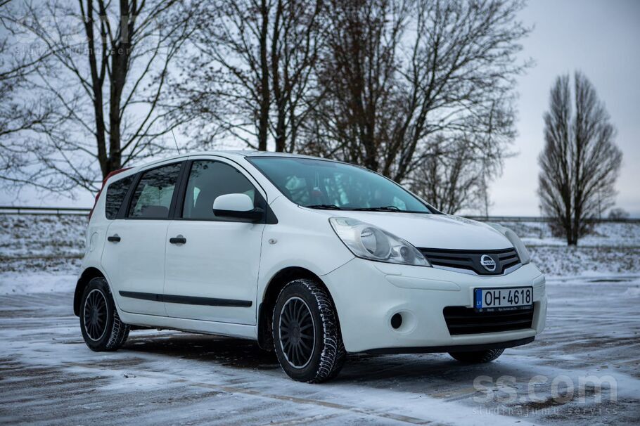 Nissan Авто в хорошем состоянии, всё работает, на днях сд