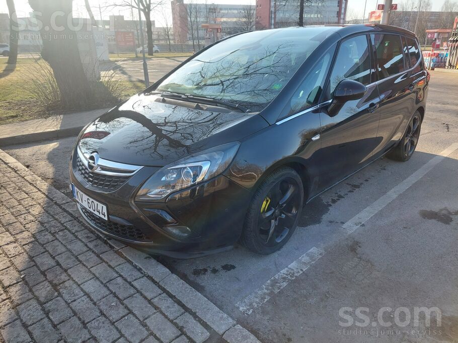 Opel Pārdodu opel Zafira tourer sport. Jaudīgs 7 vietīg