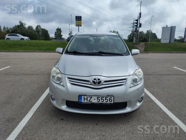Toyota Auris - 1
