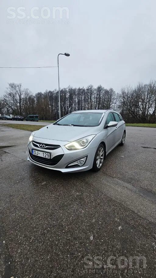 Hyundai i40, ērta ekonomiska mašīna ar plašu salonu. 
Visas apkopes veiktas