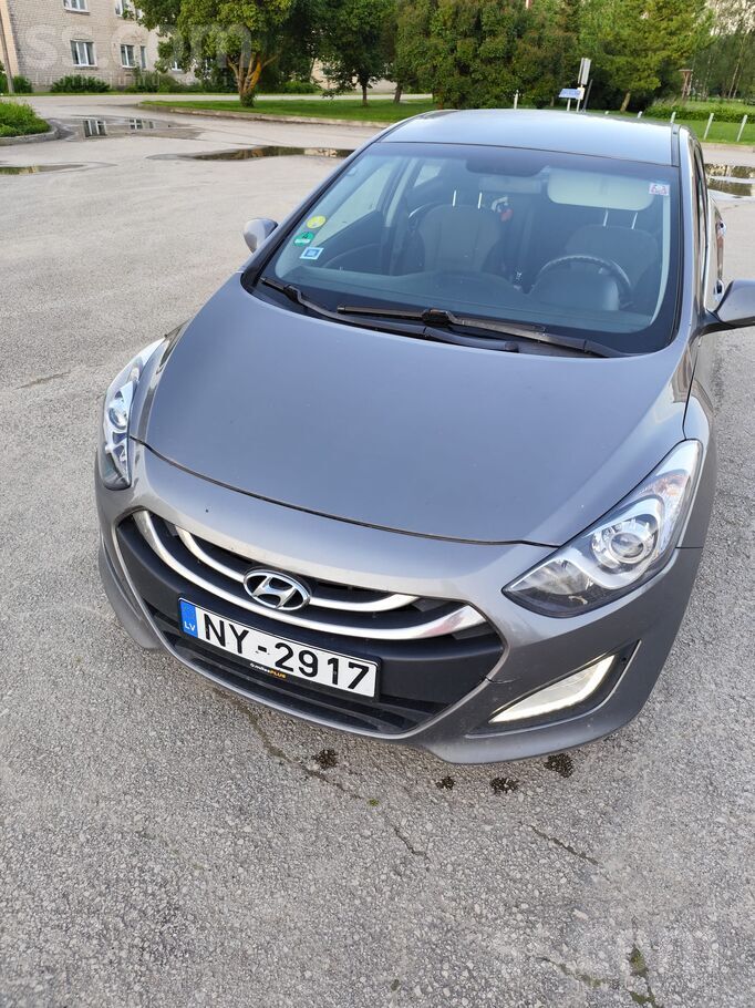 Jauns TA. Labā stavoklī Ziemas, vasaras riepas. Sēdies un brauc. Sīkāka info