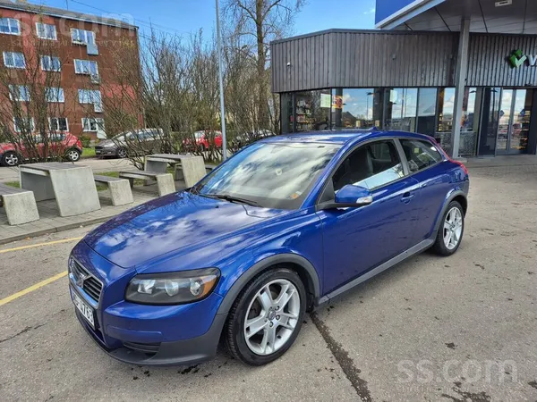 Pārdodu uzticamu Volvo C30, 2009. gada izlaidums, ar manuālo ātrumkārbu. Lat