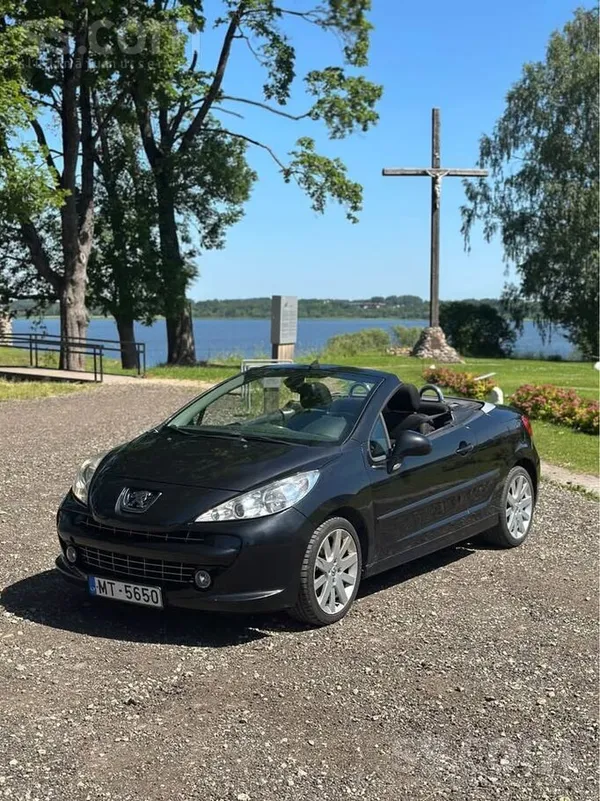 Peugeot Tehniski labā stāvoklī. Vizuāli ir nelielas nianse
