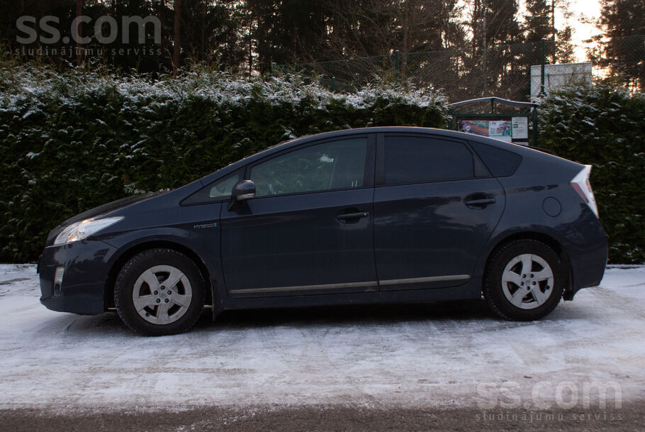 Toyota Pārdodu labi uzturētu 2010. gada Toyota Prius 1.8 