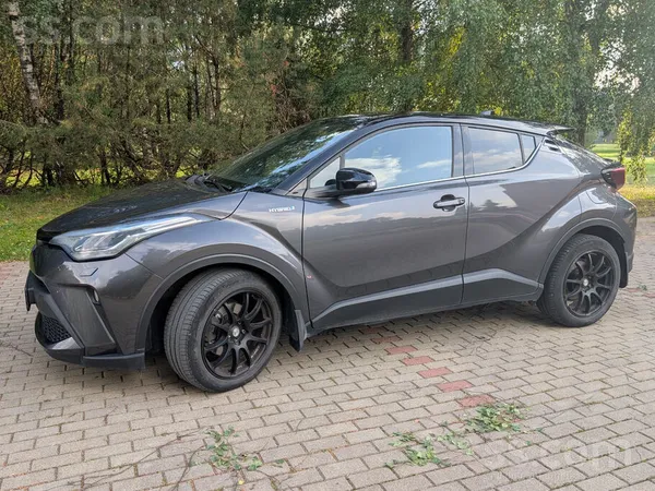 Toyota Pārdodu 2021. gada Toyota C-Hr hibrīdu ideālā tehn