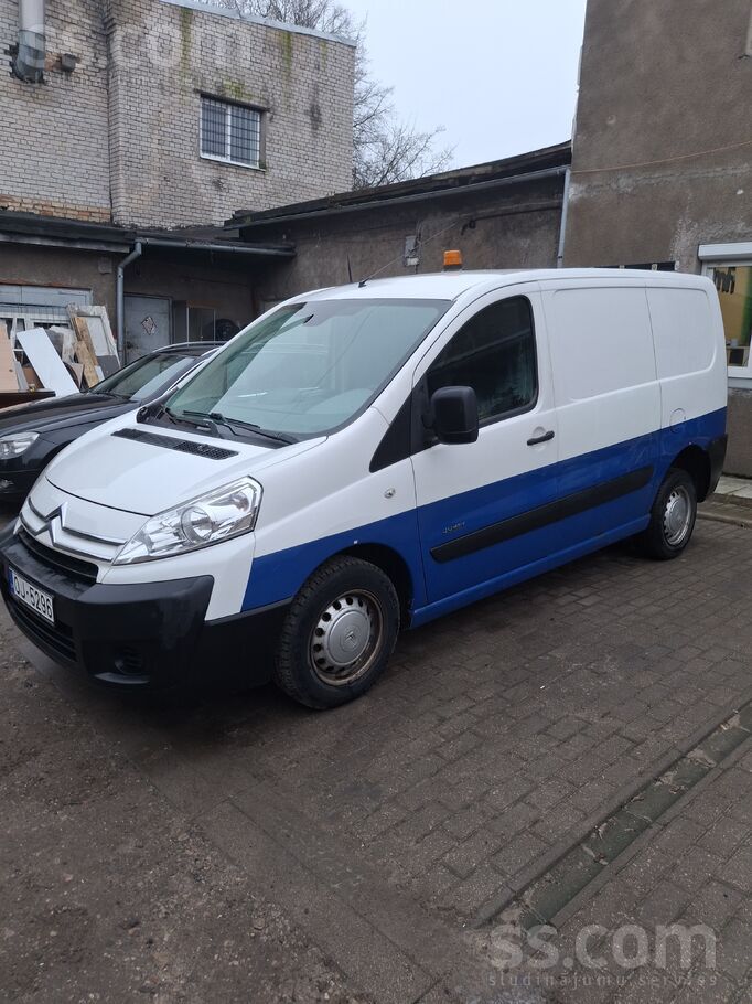 Auto normālā tehniskā un vizuālā stāvokli. Cena ar Pvn. Auto tiek izmantots