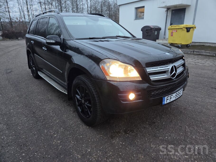 Продаю мерседес Gl450 .2007 год. Пробег 297500 км. 
4 matic .хорошее технич