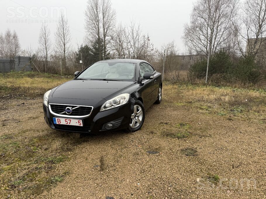 Tikko iedzīts no Nīderlandes Volvo C 70 Summum 2.0 D Automāts 
Dzinējs un a