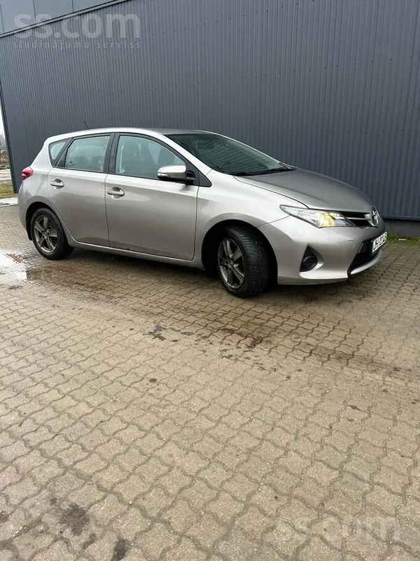 Pārdodu automašīnu laba stāvoklī, manuālā pārnesumkārba, nav nepieciešami ie