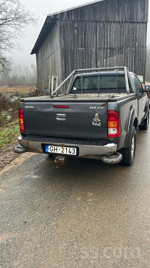 Pārdod automašīnu Toyota Hilux, normālā tehniskā stāvoklī.