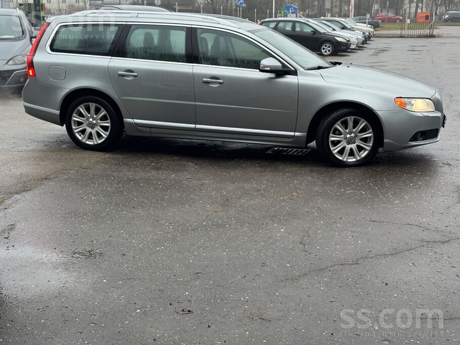 Volvo Ievests Volvo V-70 D-5 Awd 2400cm3 151 kw, 205 Zs