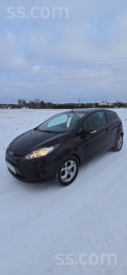Ford Продаю машину в хорошем состоянии. 
