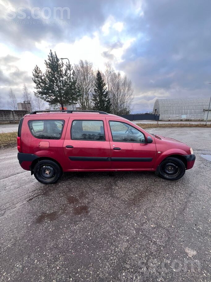 Dacia Tiek pārdots labs darba auto ar svaigu skati. Sīkā