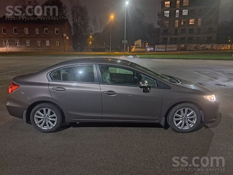 Honda Civic comfort 2.0 бензин. 2013 год. Один хозяин. Хорошее техническое и