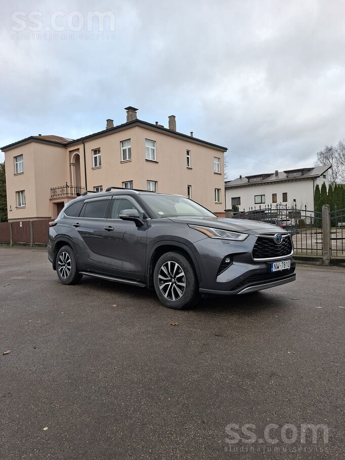 Pārdodas Toyota Highlander pirkta Latvijā pie oficiāla dillera Toyota wess R