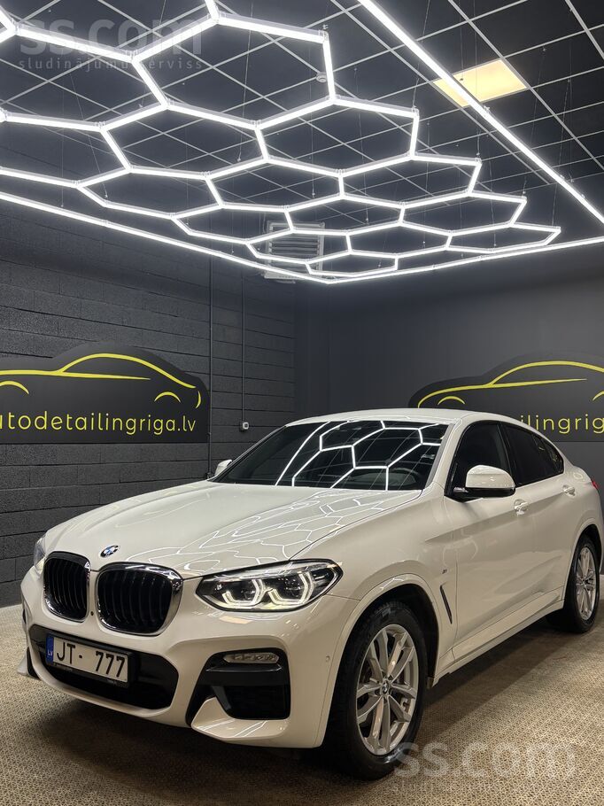 BMW Īpašnieks pārdod BMW X4 Xdrive. 