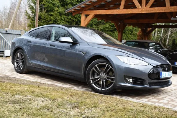 Tesla Model S 85P 7 sēdvietas. Pirmā reģistrācija 19.12.2013.g Auto ļoti labā stāvok