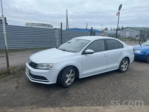Volkswagen Automašīna ir bez rūsas un iegādāta jauna Latvijā.