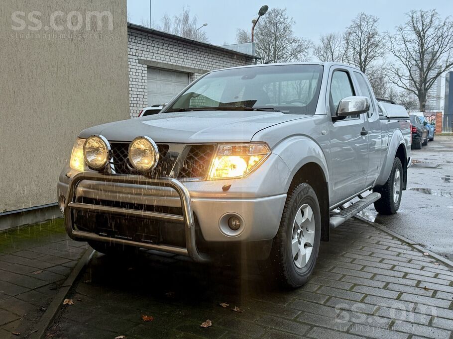 Nissan Navara 2.4, Dīzelis 126 kw, 4x4, Hella tālās gaismas ar papildlukturi