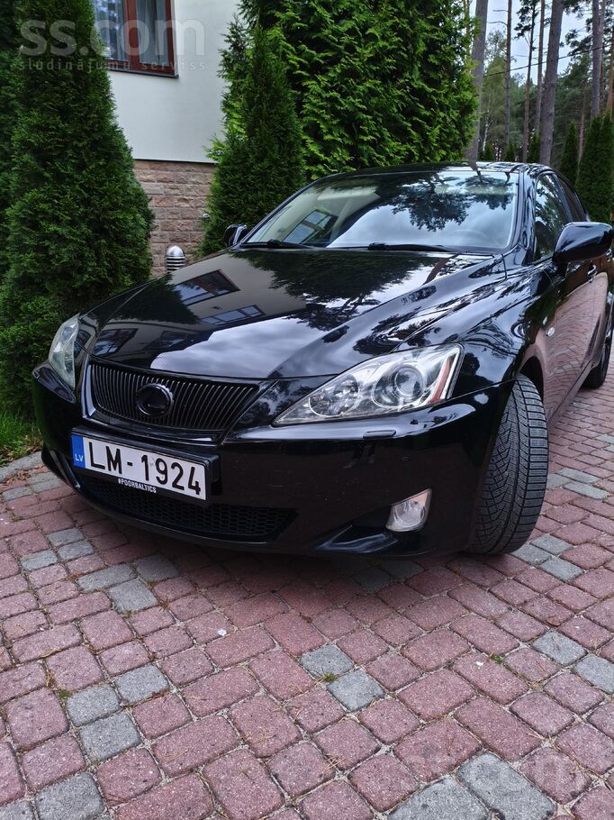 Lexus Машина в хорошем визуальном и техническом состояни