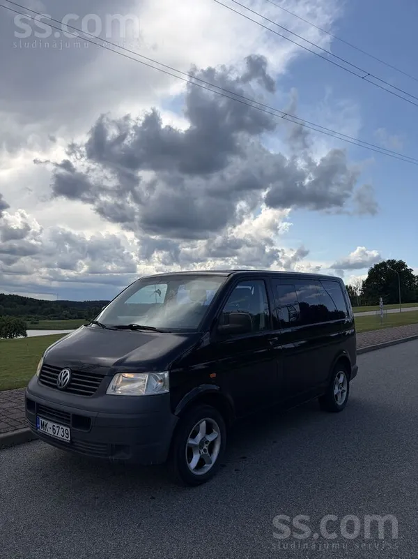 Volkswagen Ģimenes busiņš ar kārbas defektu. 