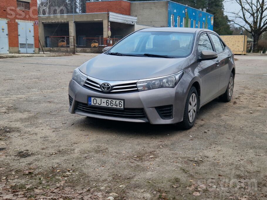 Продаю Toyota Corolla 1.3 бензин в хорошем состоянии с небольшим пробегом. Т