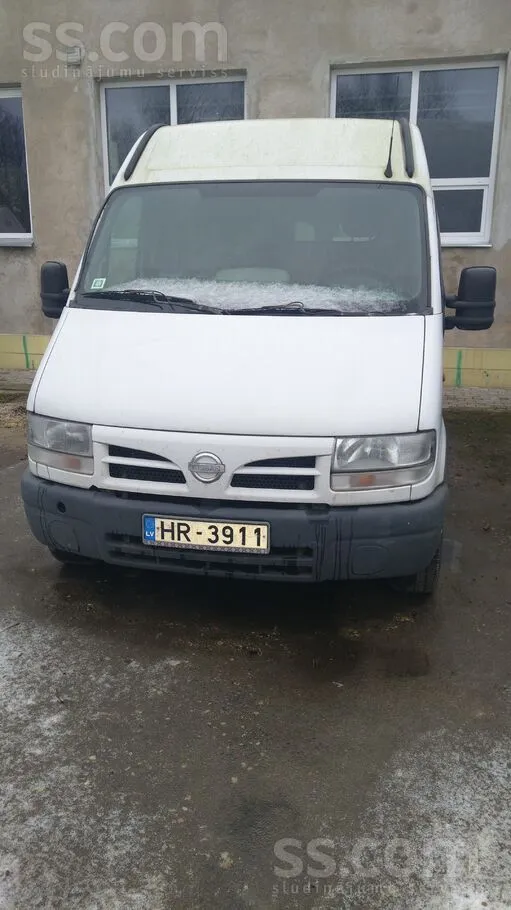 Nissan Normāls darba zirgs. :Ērti ka sānu durvis šofera p