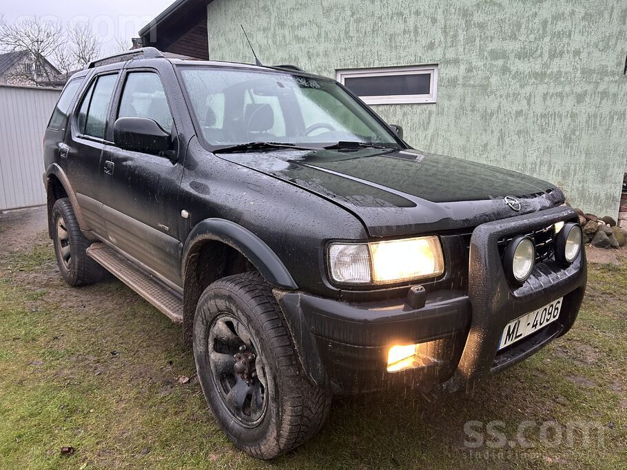 В хорошем состоянии, привода работают. Отличная проходимость. В морозы завод