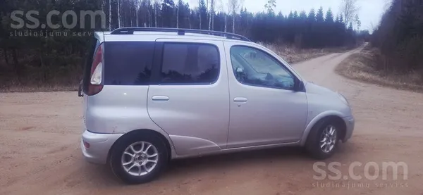Mašīnai ir nelieli vizuāli defekti (rūsa). Naudas patēriņš uz 100km apm 6€.