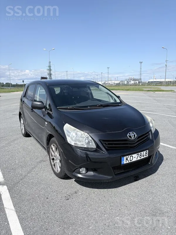 Toyota Pārdodu 2010. gada Toyota Verso 2.2 D-Cat, 7 vieta