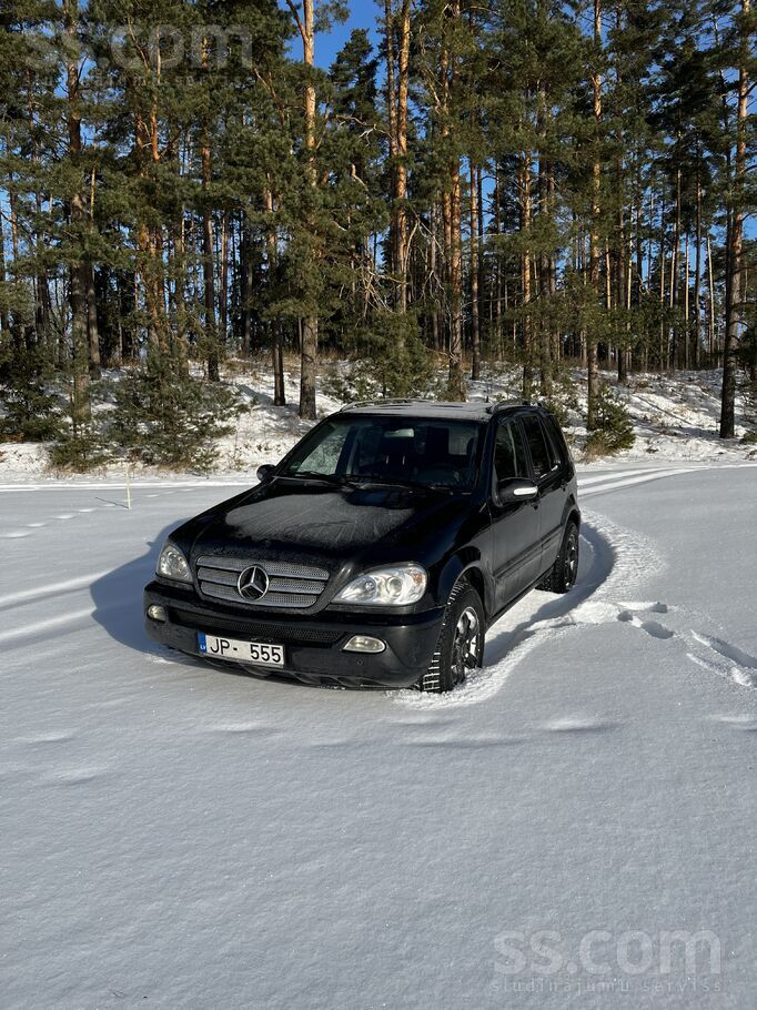 Tirgojas dzīvs Mercedes ML 400 Cdi. Tikko izieta tehniskā apskate. Raksturīg