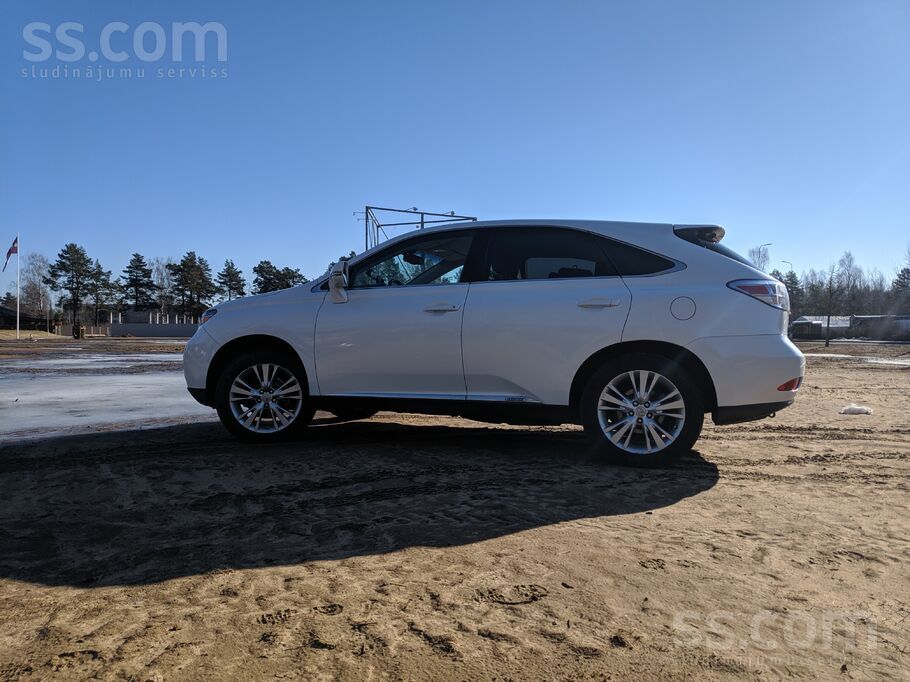 Lexus Pārdodu tehniski teicamu un uzticamu auto ar patie