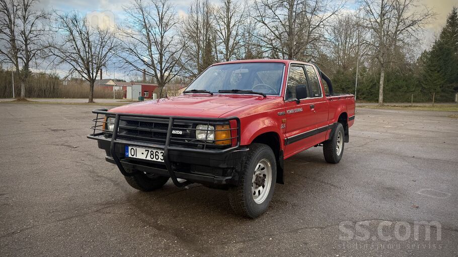 Pārdodu Mazda B2600 4x4, 1989. gads, 2.6 (12v) benzīns, 72kW / 98zs, 2 durvj