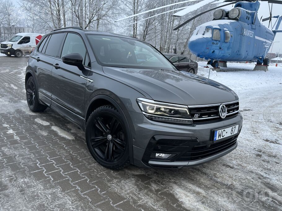 Volkswagen R-line black style, eksterjers un interjers. Mehān