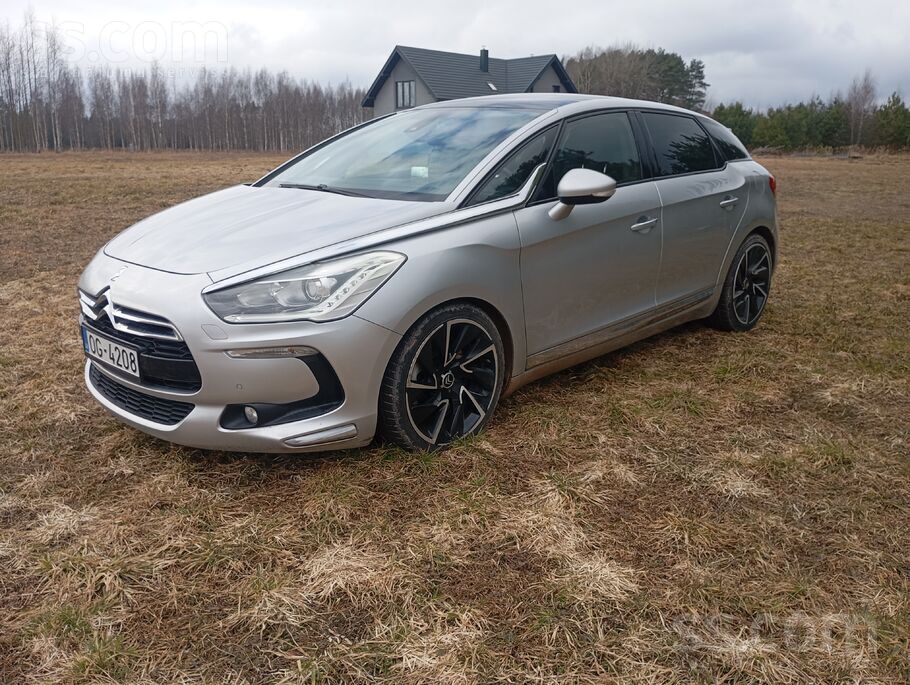 Citroën Ds5 2.0D, 120 kW (163 Zs) ar 6 pakāpju Manuālo pārnesumkārbu, R19 di